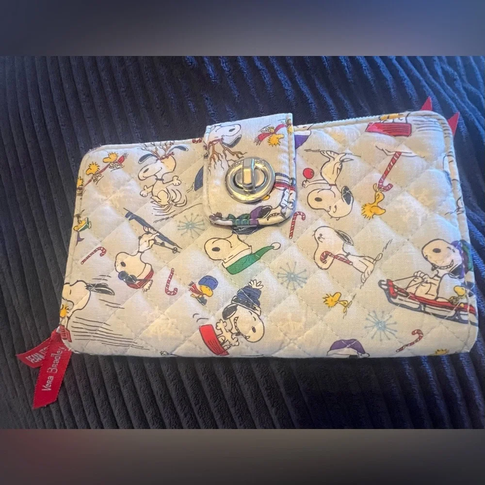 Vera Bradley
Peanuts® RFID Turnlock Wallet in Ski Jump Snoopy - Picture 6 of 7